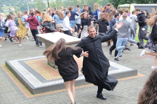 Dzień wspólnoty w Koniakowie - część 2 - Eucharystia i tańce