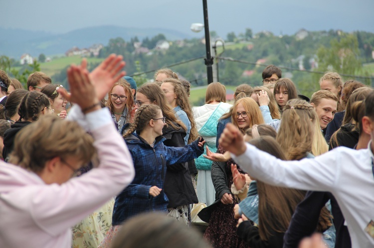 Dzień wspólnoty w Koniakowie - część 2 - Eucharystia i tańce