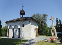 ▲	Kaplica Bożego Grobu i św. Medarda w Potępie z 1672 r. obchodzi w tym roku jubileusz 350-lecia (parafia Świętych Apostołów Piotra i Pawła w Kotach).