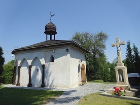 ▲	Kaplica Bożego Grobu i św. Medarda w Potępie z 1672 r. obchodzi w tym roku jubileusz 350-lecia (parafia Świętych Apostołów Piotra i Pawła w Kotach).