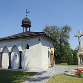 ▲	Kaplica Bożego Grobu i św. Medarda w Potępie z 1672 r. obchodzi w tym roku jubileusz 350-lecia (parafia Świętych Apostołów Piotra i Pawła w Kotach).