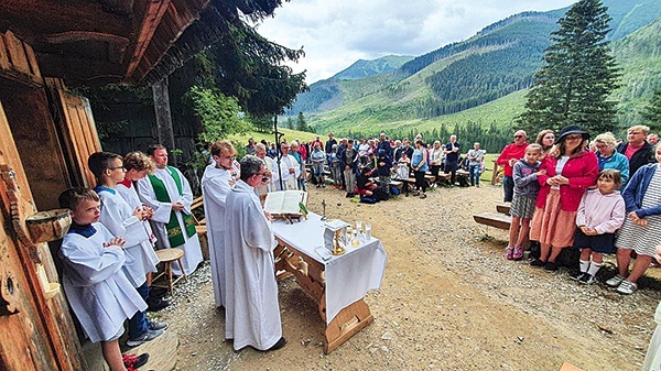 ▲	Rodzinnemu wypoczynkowi i modlitwie towarzyszyły słowa św. Teresy od Dzieciątka Jezus: „Wybieram wszystko, czego Ty chcesz”.