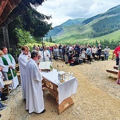 ▲	Rodzinnemu wypoczynkowi i modlitwie towarzyszyły słowa św. Teresy od Dzieciątka Jezus: „Wybieram wszystko, czego Ty chcesz”.