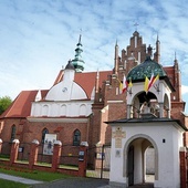 ▼	Kościół klasztorny stoi dziś w centrum Radomia.