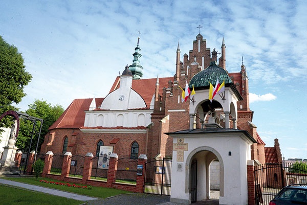 ▼	Kościół klasztorny stoi dziś w centrum Radomia.