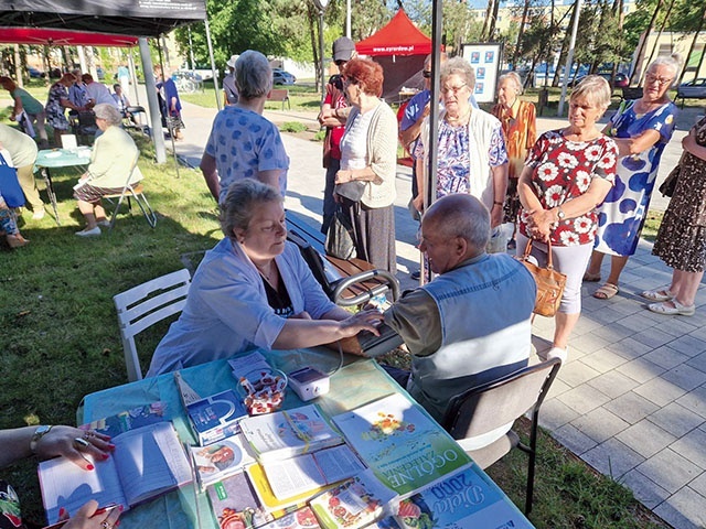 Z badań korzystają seniorzy, ale i młodzi ludzie.