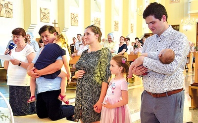 Podczas Mszy św. miał miejsce akt zawierzenia rodzin.