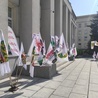 Katowice. Okupacja biur poselskich, manifestacja i blokada torów. Górniczy związkowcy zaostrzają protest