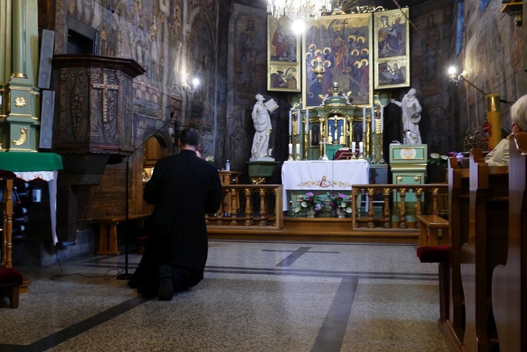 Podniesienie i otwarcie Tryptyku Mikuszowickiego w bielskim kościele św. Barbary