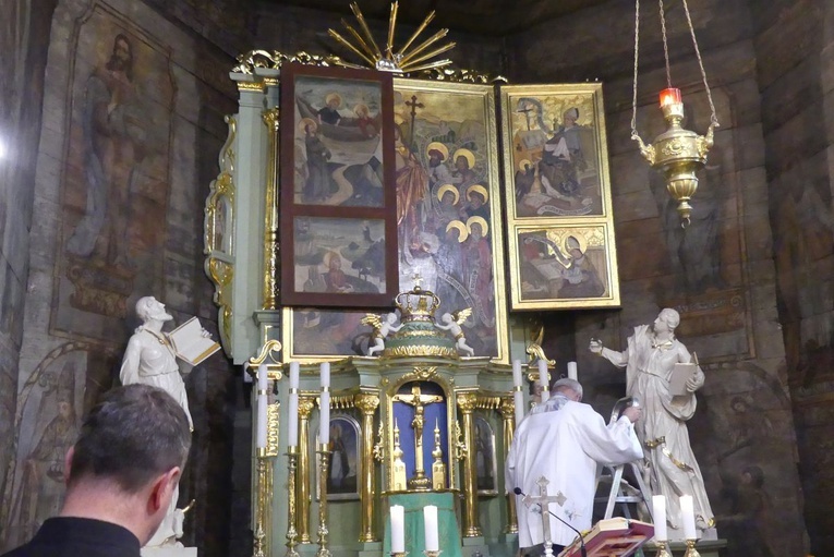 Podniesienie i otwarcie Tryptyku Mikuszowickiego w bielskim kościele św. Barbary