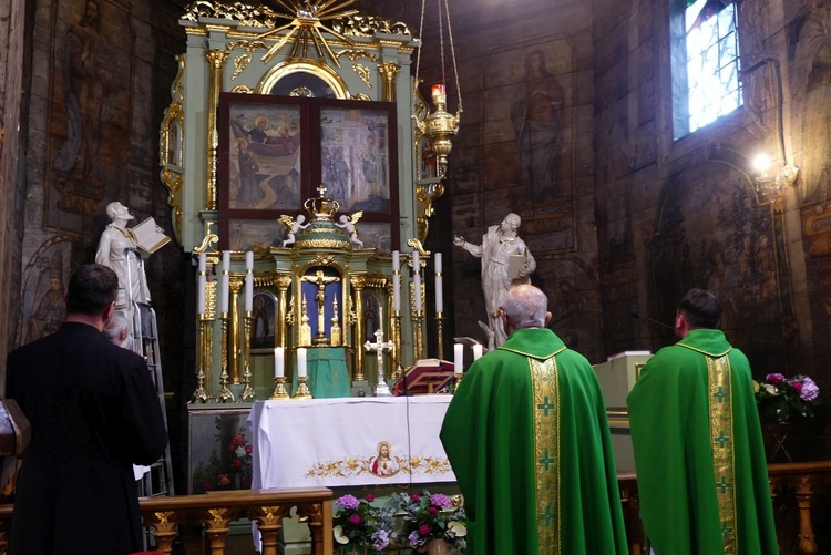 Podniesienie i otwarcie Tryptyku Mikuszowickiego w bielskim kościele św. Barbary