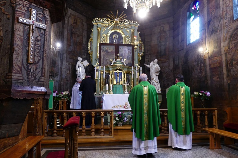 Podniesienie i otwarcie Tryptyku Mikuszowickiego w bielskim kościele św. Barbary