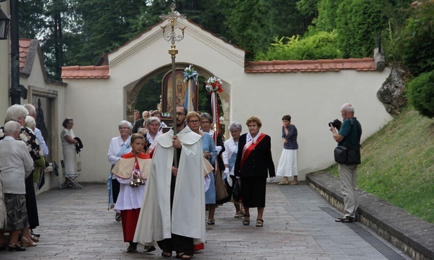 Rozpoczynają się obchody święta Matki Bożej Szkaplerznej
