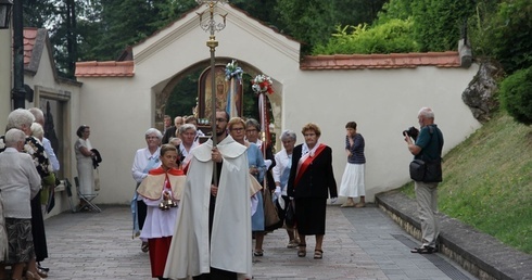 Rozpoczynają się obchody święta Matki Bożej Szkaplerznej