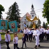 Głębowice. Szkaplerz noś, na różańcu proś