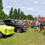 Zlot oldtimerów i święcenie pojazdów w Sławikowie