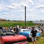 Zlot oldtimerów i święcenie pojazdów w Sławikowie