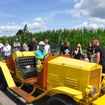 Zlot oldtimerów i święcenie pojazdów w Sławikowie