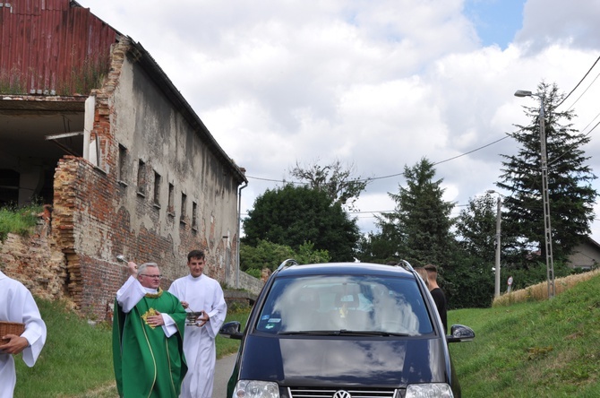 Zlot oldtimerów i święcenie pojazdów w Sławikowie