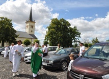 Zlot oldtimerów i święcenie pojazdów w Sławikowie