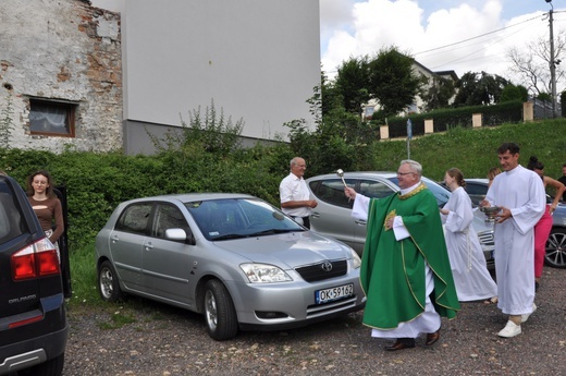 Zlot oldtimerów i święcenie pojazdów w Sławikowie