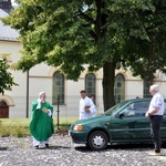 Zlot oldtimerów i święcenie pojazdów w Sławikowie