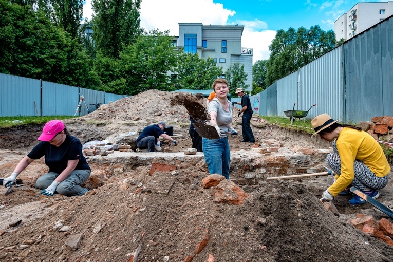 ​Bucik wykopany z dawnego getta 