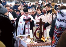 Ks. Igor Hubacz podczas uroczystości Jordanu.