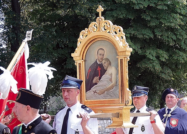 Procesja na zakończenie Eucharystii.