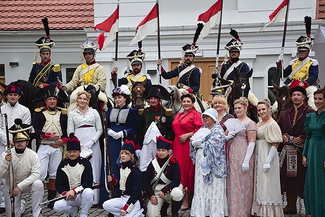 ▲	Centrum Kultury Gminy Kutno wraz z Gminną Biblioteką Publiczną im. Józefa Bohdana Zaleskiego w Leszczyku zorganizowały imprezę historyczną, która przeniosła gości w czasie.