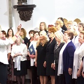 ▲	Absolwentom towarzyszyły chóry Cantate Domino (parafia św. Jerzego w Kętrzynie) oraz Magnificat (parafia Niepokalanego Poczęcia NMP w Rynie).