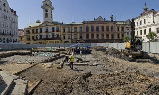 Cieszyn. Archeolodzy znaleźli fundament budynku; być może to dawny ratusz