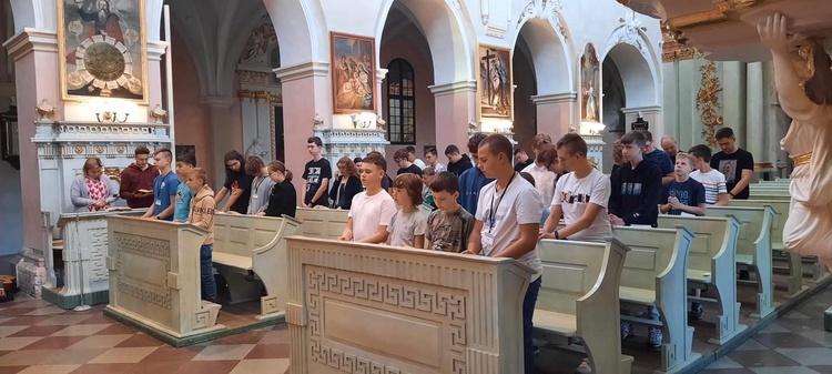 Służba Liturgiczna Ołtarza na rekolekcjach w paradyskim sanktuarium