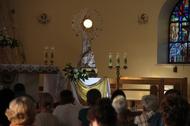 Święty czas adoracji w Białej Niżnej