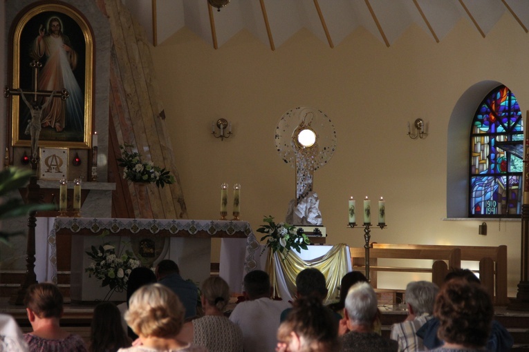 Święty czas adoracji w Białej Niżnej