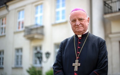S. Lont o bp. Stefanku: Wybitny kapłan i biskup, przyjaciel rodzin i Polonii