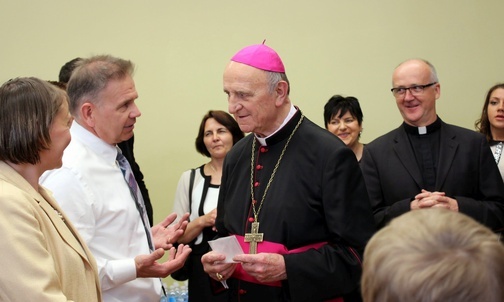 S. Lont o bp. Stefanku: Wybitny kapłan i biskup, przyjaciel rodzin i Polonii