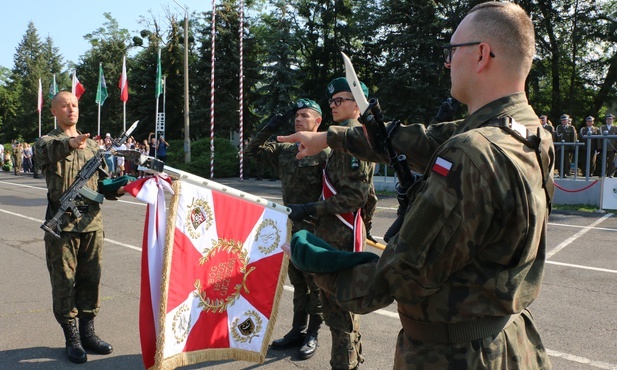 Księża wstąpili do wojska. Na razie tylko na chwilę