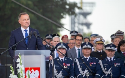 Katowice. Centralne obchody Święta Policji na pl. Sławika i Antalla