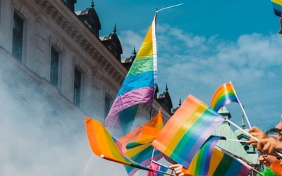 USA: biskupi zwolnili duszpasterzy akademickich popierających „katolickie LGBTQ”