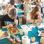 Dzieci malują ikony