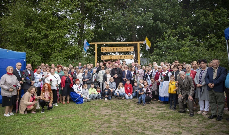 Lasek Miłosierdzia Bożego i Zakątek świętych Joachima i Anny, cz. 2