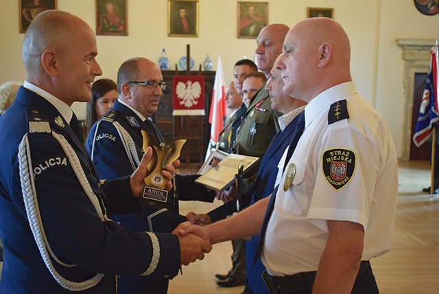 	Po raz pierwszy zostały wręczone statuetki Anioł Bezpieczeństwa.