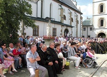 	W uroczystości uczestniczyli m.in. górnicy z Bochni i Rycerze św. Jana Pawła II.