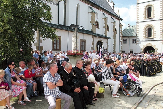 	W uroczystości uczestniczyli m.in. górnicy z Bochni i Rycerze św. Jana Pawła II.