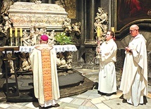 	Biskup Jacek zachęcał, by uczyć się od drugiego polskiego dominikanina zaufania do Boga i cierpliwości.
