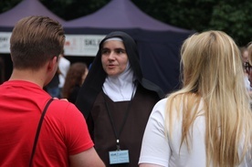 Bosko uzbrojeni. Młodzi na polskiej Górze Karmel