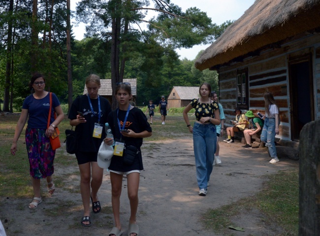 Młodzi Ukraińcy na letnim wypoczynku w Radomiu