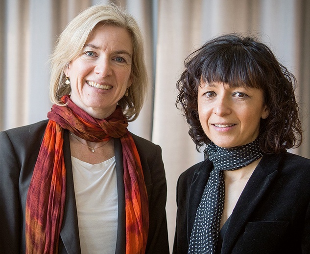 Jennifer Doudna (z lewej) i Emmanuelle Charpentier – twórczynie metody CRISPR, umożliwiającej leczenie rzadkich chorób genetycznych.