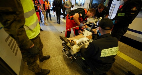 Już są bezpieczni. Do Krakowa dotarli ranni żołnierze z Ukrainy